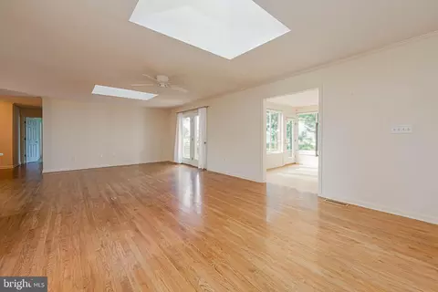 Living - 28 Manor Dr, Dagsboro, DE 19939 photo 4 of 6