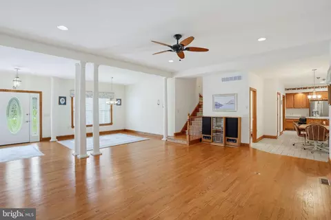 Living - 9 Sandpebble Dr, Seaford, DE 19973 photo 3 of 5