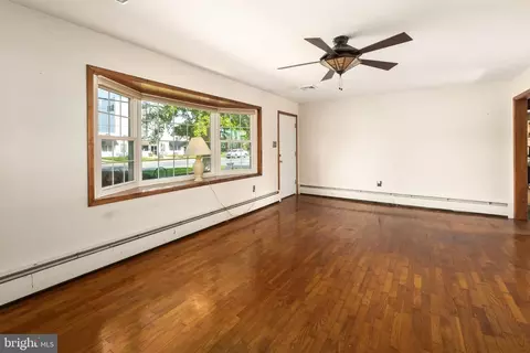 Living - 33259 Main St, Dagsboro, DE 19939 photo 1 of 4