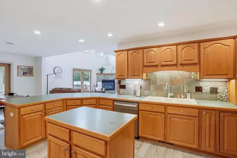 Kitchen - 30637 Cypress Ln, Laurel, DE 19956 photo 5 of 7