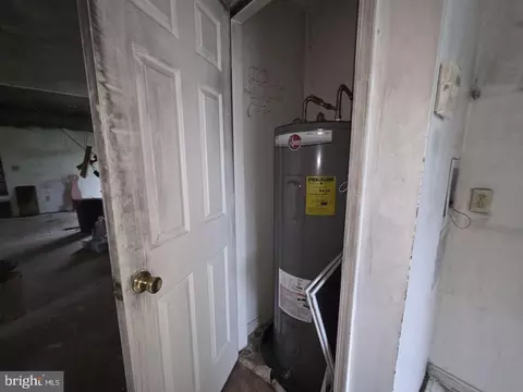 Entry Way - 8344 Sharptown Rd, Laurel, DE 19956 photo 13 of 23