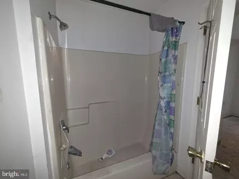 Bath - 8344 Sharptown Rd, Laurel, DE 19956 photo 1 of 2