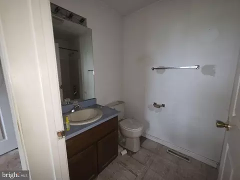 Bath - 8344 Sharptown Rd, Laurel, DE 19956 photo 2 of 2