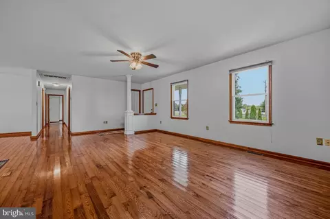 Living - 13292 Jefferson Rd, Milton, DE 19968 photo 2 of 4