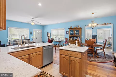 Kitchen - 11 Teaberry Ln, Georgetown, DE 19947 photo 4 of 5