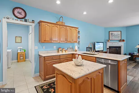 Kitchen - 11 Teaberry Ln, Georgetown, DE 19947 photo 3 of 5
