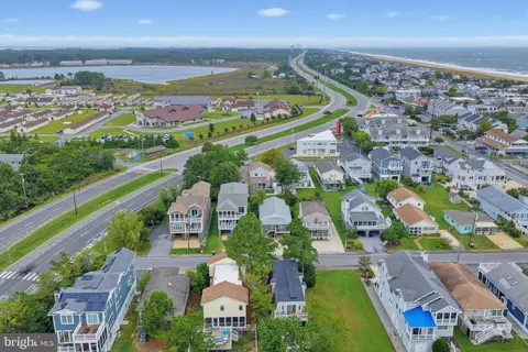 View/Area - 215 4th St, Bethany Beach, DE 19930 photo 5 of 12