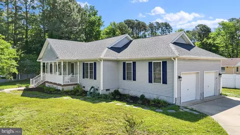 Exterior - 17 New Castle Ct, Ocean View, DE 19970 photo 3 of 5