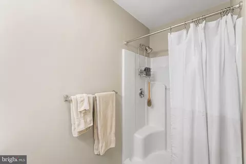 Bath - 33661 Feather Ln, Dagsboro, DE 19939 photo 2 of 4