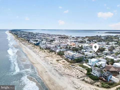 18 West St #A, Rehoboth Beach, DE 19971