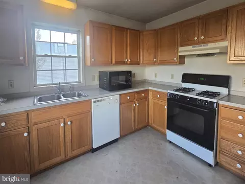 Kitchen - 15 Carriage Ln, Georgetown, DE 19947 photo 1 of 2