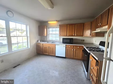 Kitchen - 15 Carriage Ln, Georgetown, DE 19947 photo 2 of 2