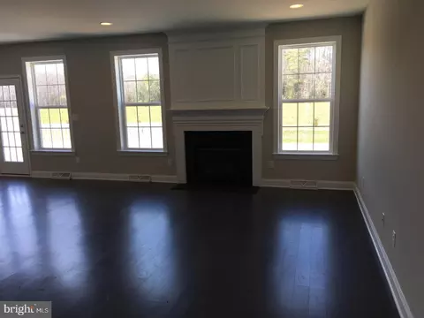 Living - 9 Patriots Way, Georgetown, DE 19947 photo 4 of 11