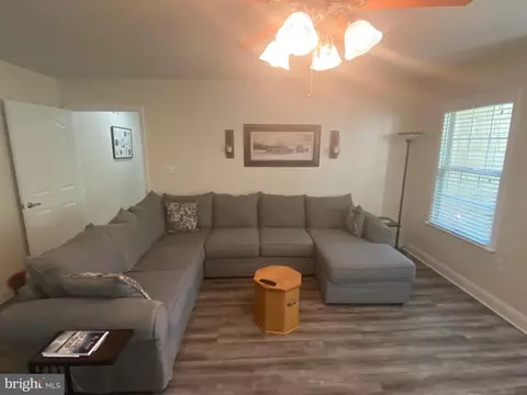 Living - 6482 Pleasant Dr, Laurel, DE 19956 photo 1 of 3