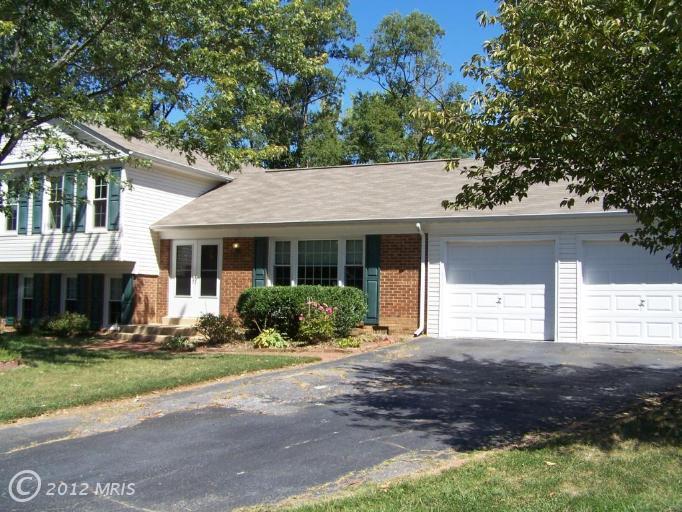 8000 Rivermont Ct, Springfield, VA 22153 photo 1