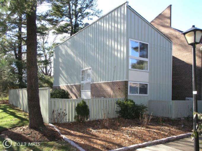 11496 Links Dr, Reston, VA 20190 photo 1
