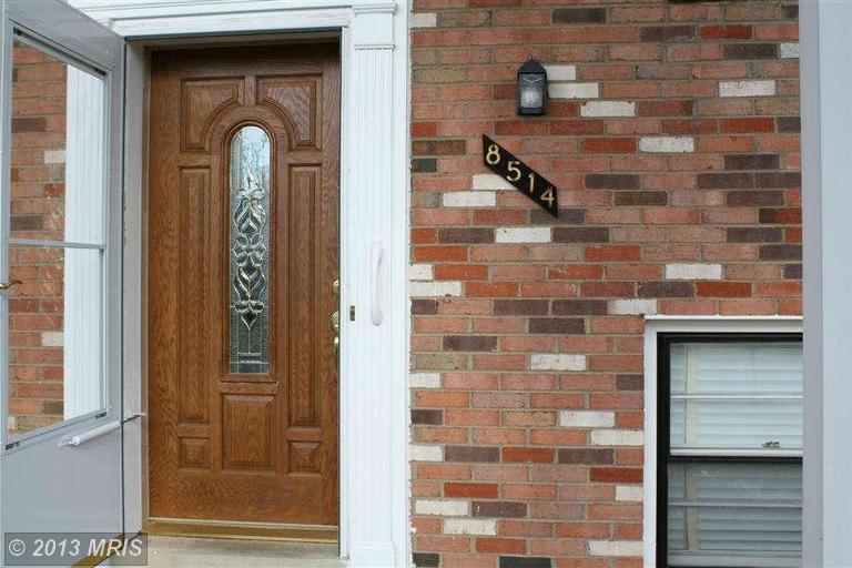 8514 Fairburn Dr, Springfield, VA 22152 photo 1