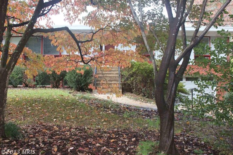 1052 Douglass Dr, Mc Lean, VA 22101 photo 1