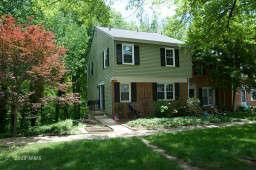 8362 Uxbridge Ct, Springfield, VA 22151 photo 1