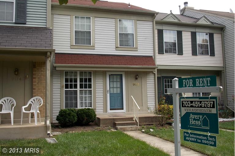 9112 Blarney Stone Dr, Springfield, VA 22152 photo 1
