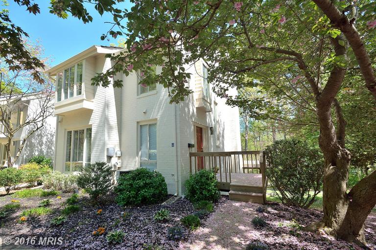 2041 Chadds Ford Dr, Reston, VA 20191 photo 1
