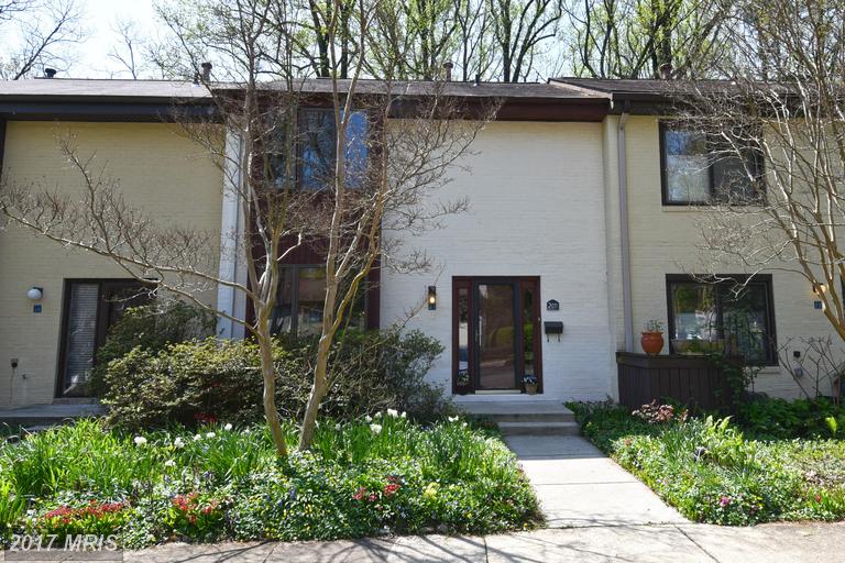2071 Golf Course Dr, Reston, VA 20191 photo 1