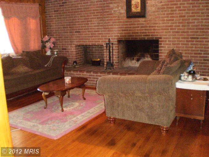 20040 Smith Cir, Ashburn, VA 20147 photo 1