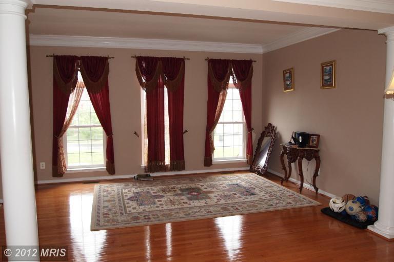 42695 Newcomer Ter, Chantilly, VA 20152 photo 1