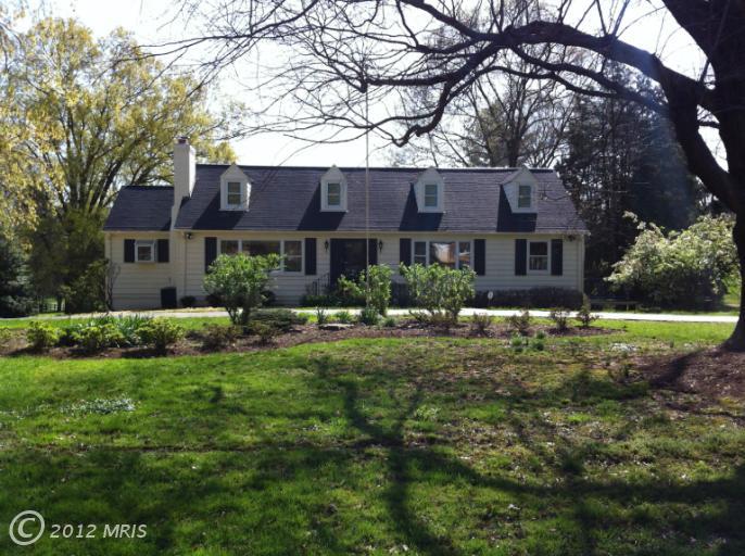 10901 Edison Rd, Potomac, MD 20854 photo 1