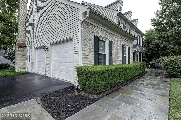 13219 Maplecrest Dr, Potomac, MD 20854 photo 1