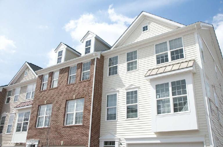 8375 Broderick Cir, Gaithersburg, MD 20877 photo 1
