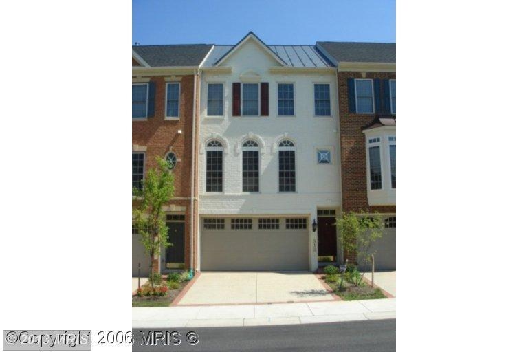 518 Seaton Square Dr, Silver Spring, MD 20901 photo 1