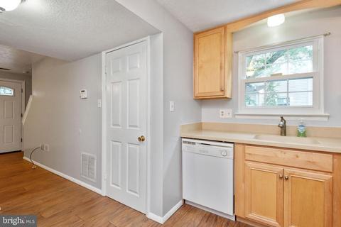 8095 Castle Rock Ct, Pasadena, MD 21122 photo 16