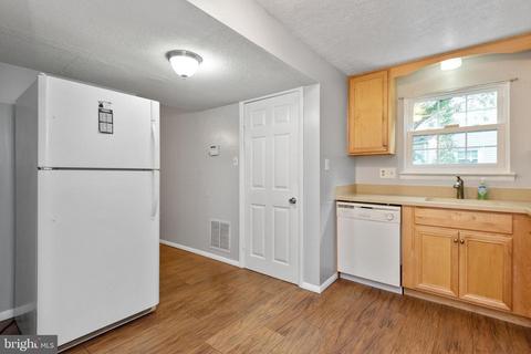 8095 Castle Rock Ct, Pasadena, MD 21122 photo 14