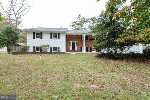 237 Falcon Dr, Pasadena, MD 21122 photo 1