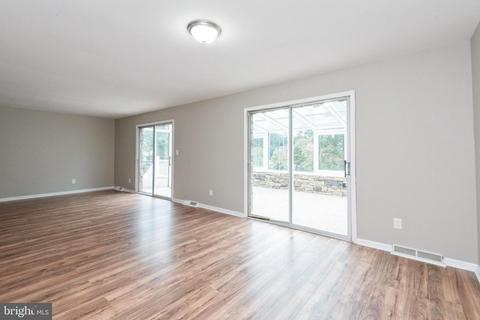 237 Falcon Dr, Pasadena, MD 21122 photo 6