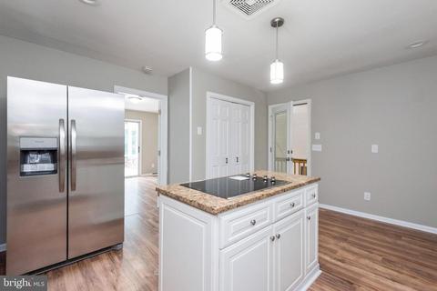 237 Falcon Dr, Pasadena, MD 21122 photo 8
