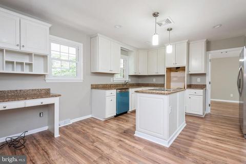 237 Falcon Dr, Pasadena, MD 21122 photo 10