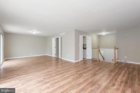 237 Falcon Dr, Pasadena, MD 21122 photo 4