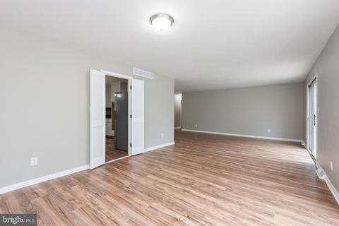 237 Falcon Dr, Pasadena, MD 21122 photo 5
