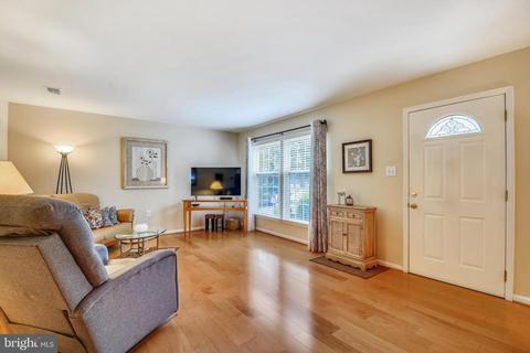 1712 Greentree Ct, Crofton, MD 21114 photo 2