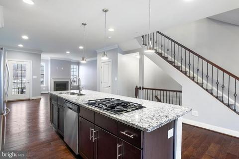 8221 White Star Xing, Pasadena, MD 21122 photo 4
