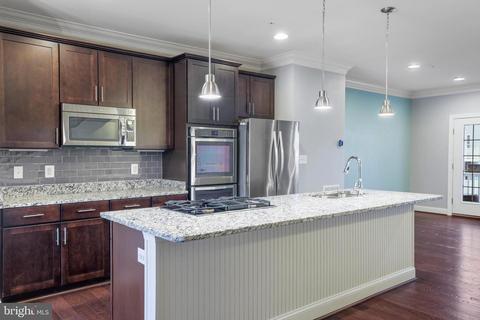 8221 White Star Xing, Pasadena, MD 21122 photo 5