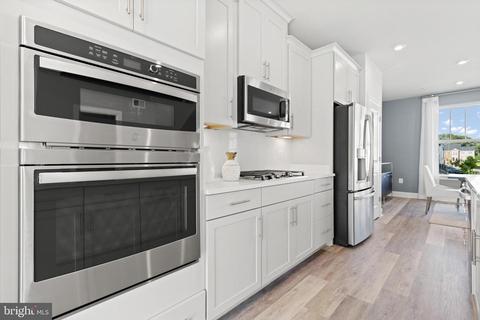 8377 Meadowood Dr, Hanover, MD 21076 photo 6