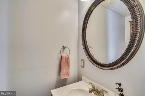 7923 Sutherland Ct, Pasadena, MD 21122 photo 14