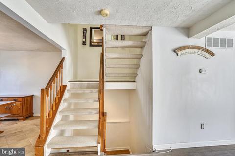 7923 Sutherland Ct, Pasadena, MD 21122 photo 5
