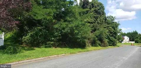 4084 Waterview Dr, Edgewater, MD 21037
