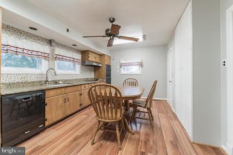 7815 Bertha Rd, Pasadena, MD 21122 photo 8