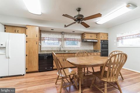 7815 Bertha Rd, Pasadena, MD 21122 photo 9