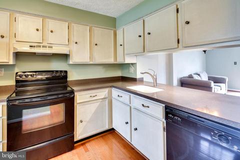 8111 Tower Bridge Dr, Pasadena, MD 21122 photo 6